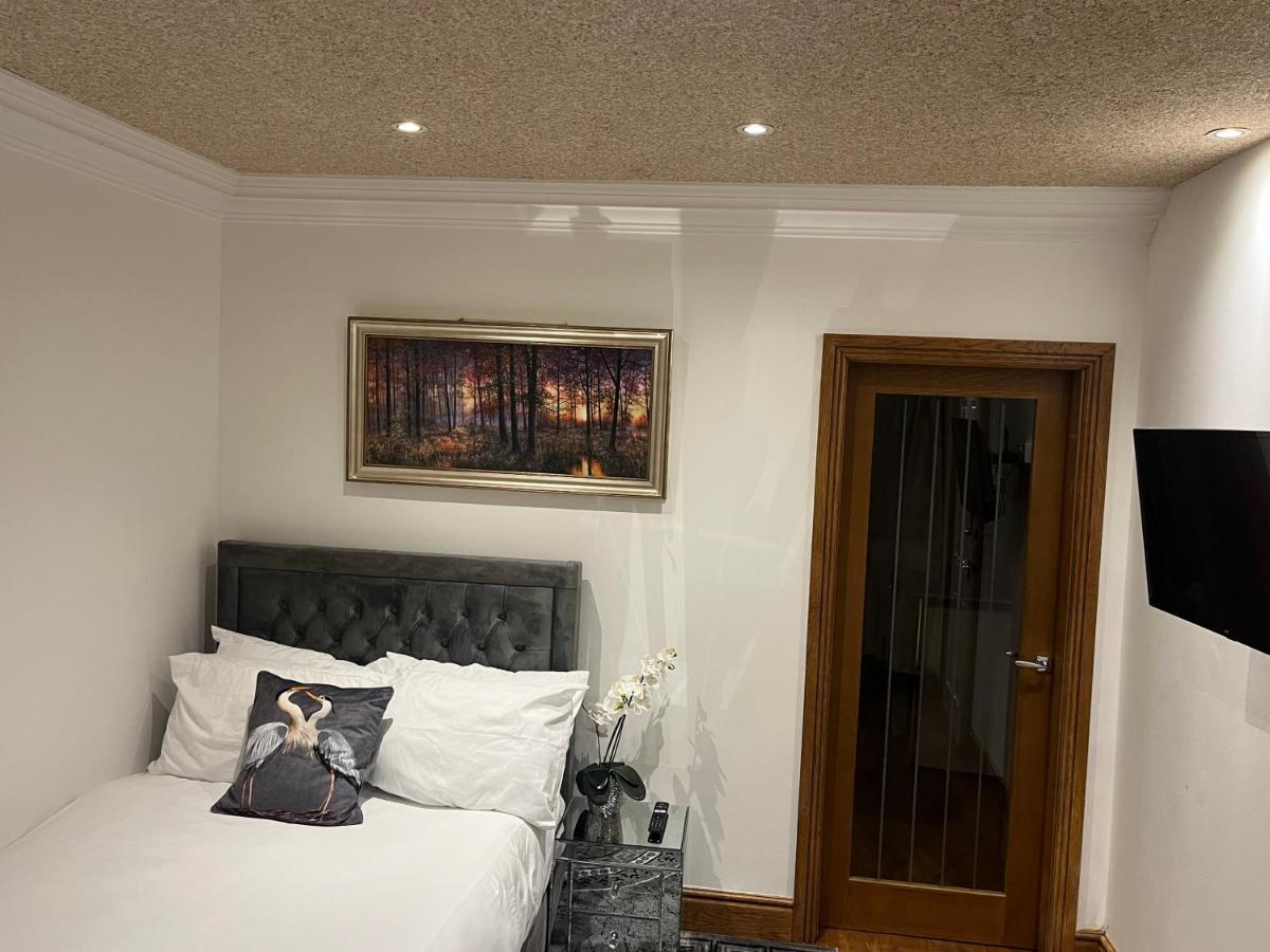 Tj Homes - Luxury Studio Suite With Garden View - Next To Tube Station London Ruislip Exterior foto