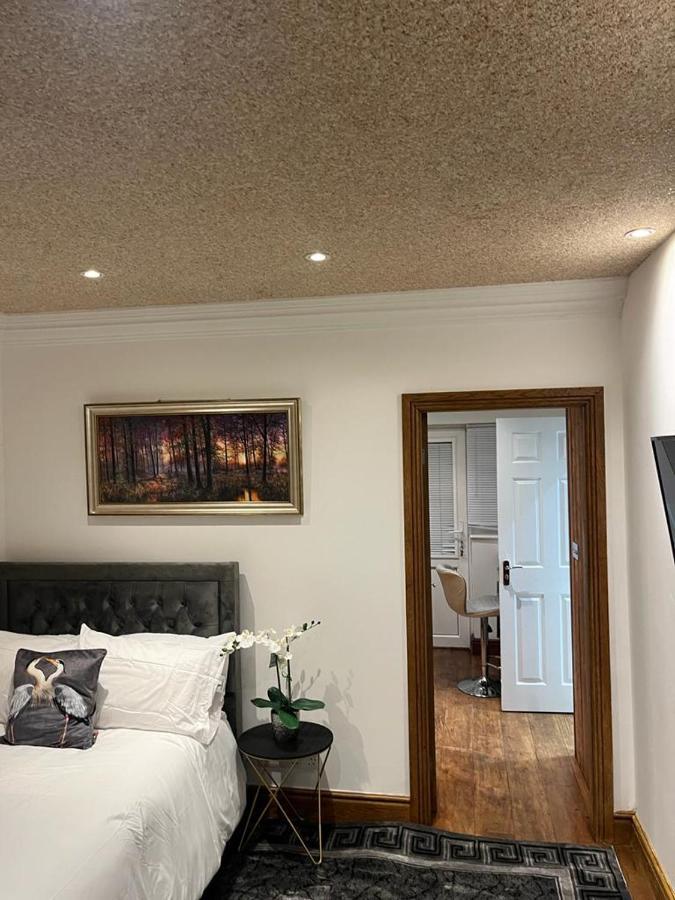 Tj Homes - Luxury Studio Suite With Garden View - Next To Tube Station London Ruislip Exterior foto